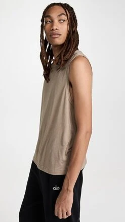 Alo Yoga Triumph Muscle Tank -Reberio Fashion Store aloyg3023513172 1667503302962 2 0. UX357 QL90