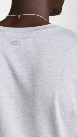 Alo Yoga Conquer Crewneck Tee -Reberio Fashion Store aloyg302731c46f 1671206918282 2 0. UX357 QL90