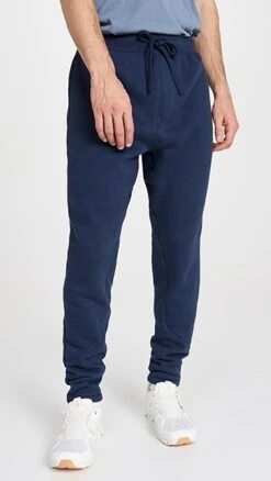 Alo Yoga Triumph Sweatpants -Reberio Fashion Store aloyg30283124bd 1677804139494 2 0. UX357 QL90