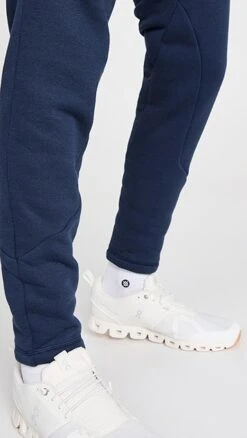 Alo Yoga Triumph Sweatpants -Reberio Fashion Store aloyg30283124bd 1677804139667 2 0. UX357 QL90