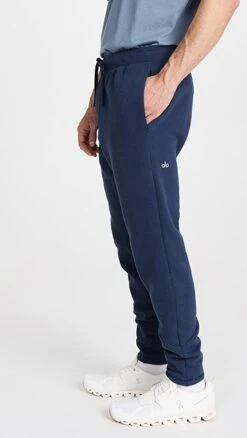 Alo Yoga Triumph Sweatpants -Reberio Fashion Store aloyg30283124bd 1677804139684 2 0. UX357 QL90