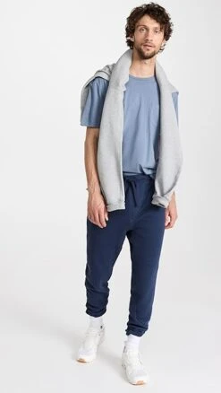 Alo Yoga Triumph Sweatpants -Reberio Fashion Store aloyg30283124bd 1677804140546 2 0. UX357 QL90