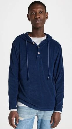 Closed Hooded Sweater