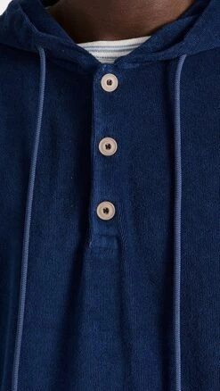 Closed Hooded Sweater -Reberio Fashion Store closd3033110206 1680816254323 2 0. UX357 QL90