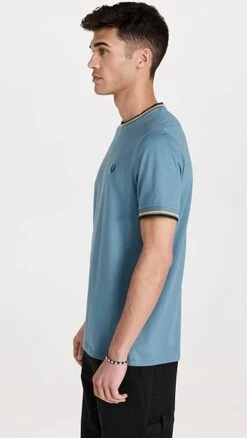 Fred Perry Twin Tipped T-Shirt -Reberio Fashion Store fperr3058818861 1679091934536 2 0. UX357 QL90