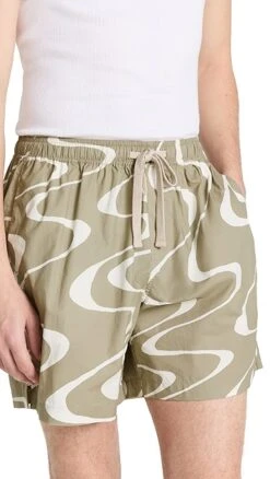 FRAME Abstract Wave Graphic Shorts (6" Inseam) -Reberio Fashion Store frame322841fb4b 1683234295757 2 0. UX357 QL90