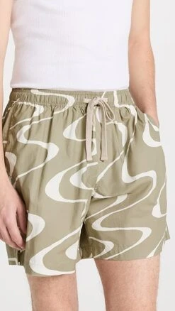 FRAME Abstract Wave Graphic Shorts (6" Inseam) -Reberio Fashion Store frame322841fb4b 1683234295771 2 0. UX357 QL90