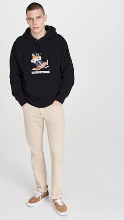 Maison Kitsune Dressed Fox Relaxed Hoodie -Reberio Fashion Store maisk312331071b 1678394506892 2 0. UX357 QL90