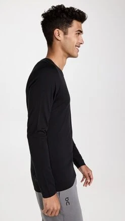 On Merino Long Sleeve Tee 9 On Merino Long Sleeve Tee -Reberio Fashion Store onrun302331cd2d 1660162711759 2 0. UX357 QL90