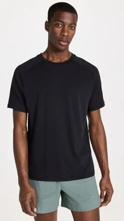 On Focus Tee 12 On Focus Tee -Reberio Fashion Store onrun303531cd2d 1680024667020 2 0. UX357 QL90