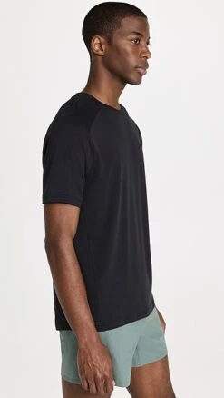 On Focus Tee 9 On Focus Tee -Reberio Fashion Store onrun303531cd2d 1680024667044 2 0. UX357 QL90