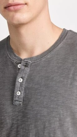 RAILS Skhi Long Sleeve Henley Top -Reberio Fashion Store rails3160012631 1659470029053 2 0. UX357 QL90