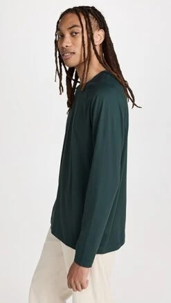 Rhone Reign Long Sleeve -Reberio Fashion Store rhone301781eed5 1667496228444 2 0. UX357 QL90