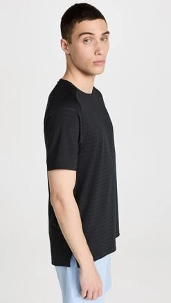 Rhone Swift Short Sleeve 2.0 -Reberio Fashion Store rhone302221cd2d 1683495780359 2 0. UX357 QL90