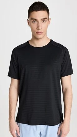 Rhone Swift Short Sleeve 2.0 -Reberio Fashion Store rhone302221cd2d 1683495780460 2 0. UX357 QL90